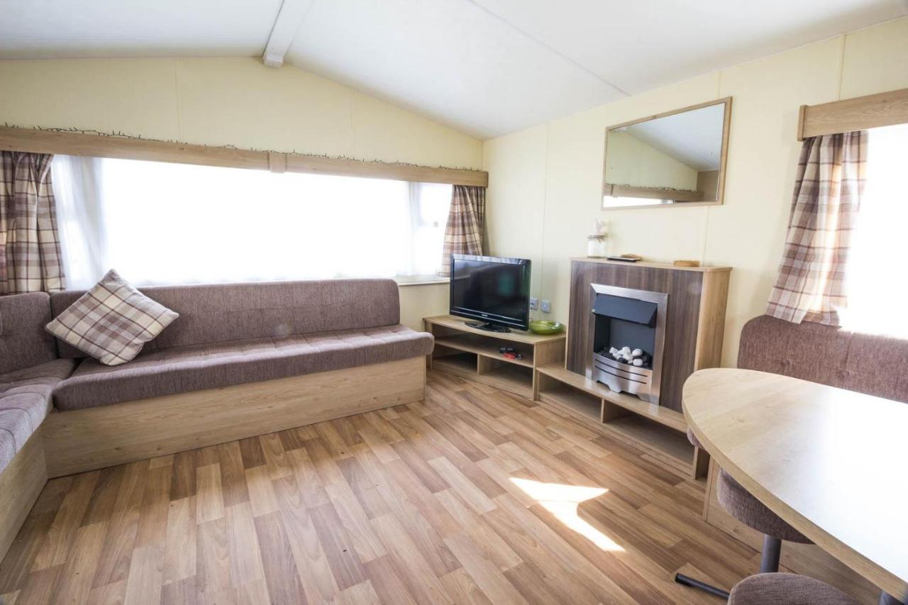 Superb 8 Berth Caravan Near Walton-On-The-Naze In Essex Ref 17175 Esterno foto