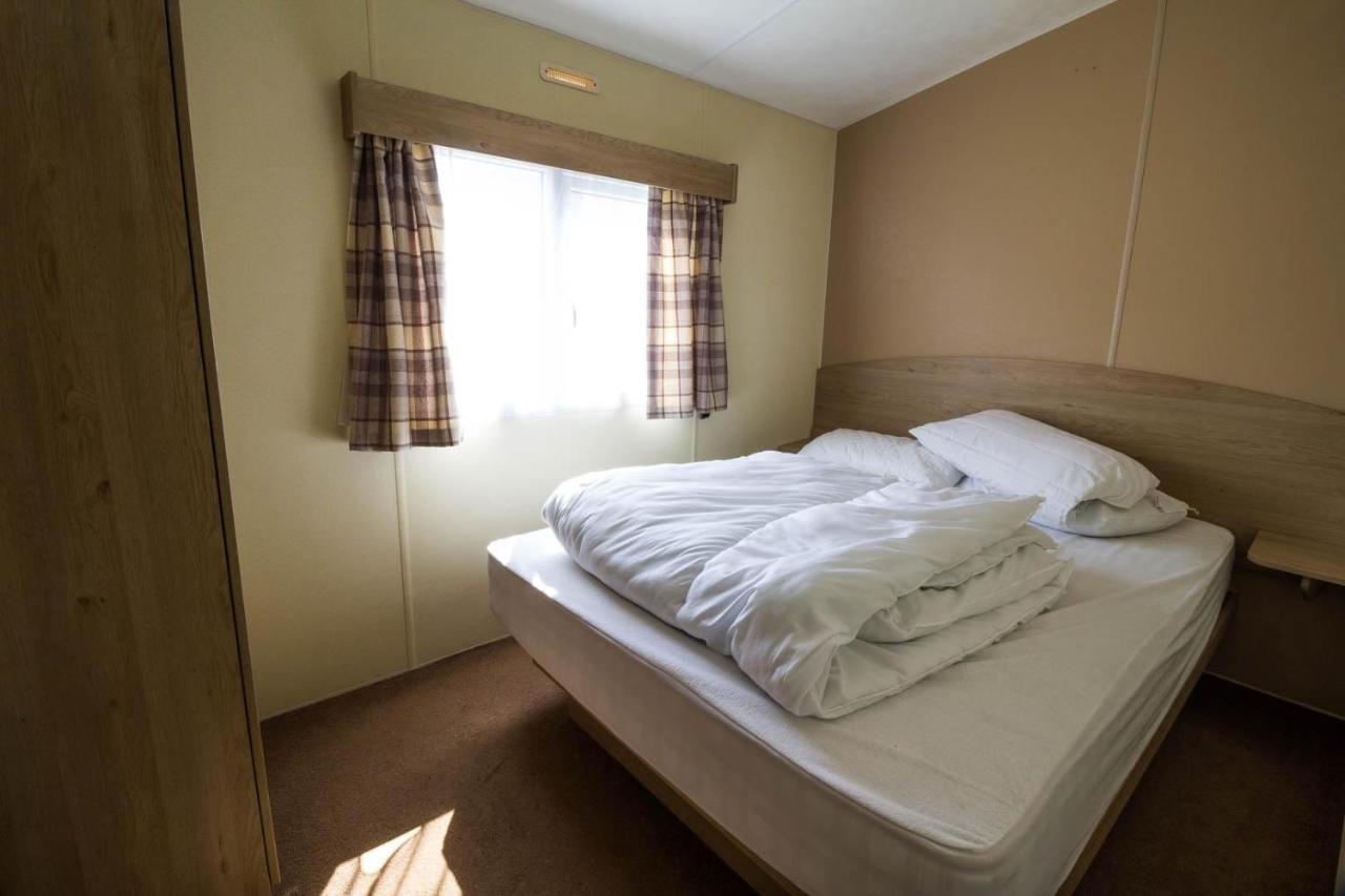 Superb 8 Berth Caravan Near Walton-On-The-Naze In Essex Ref 17175 Esterno foto