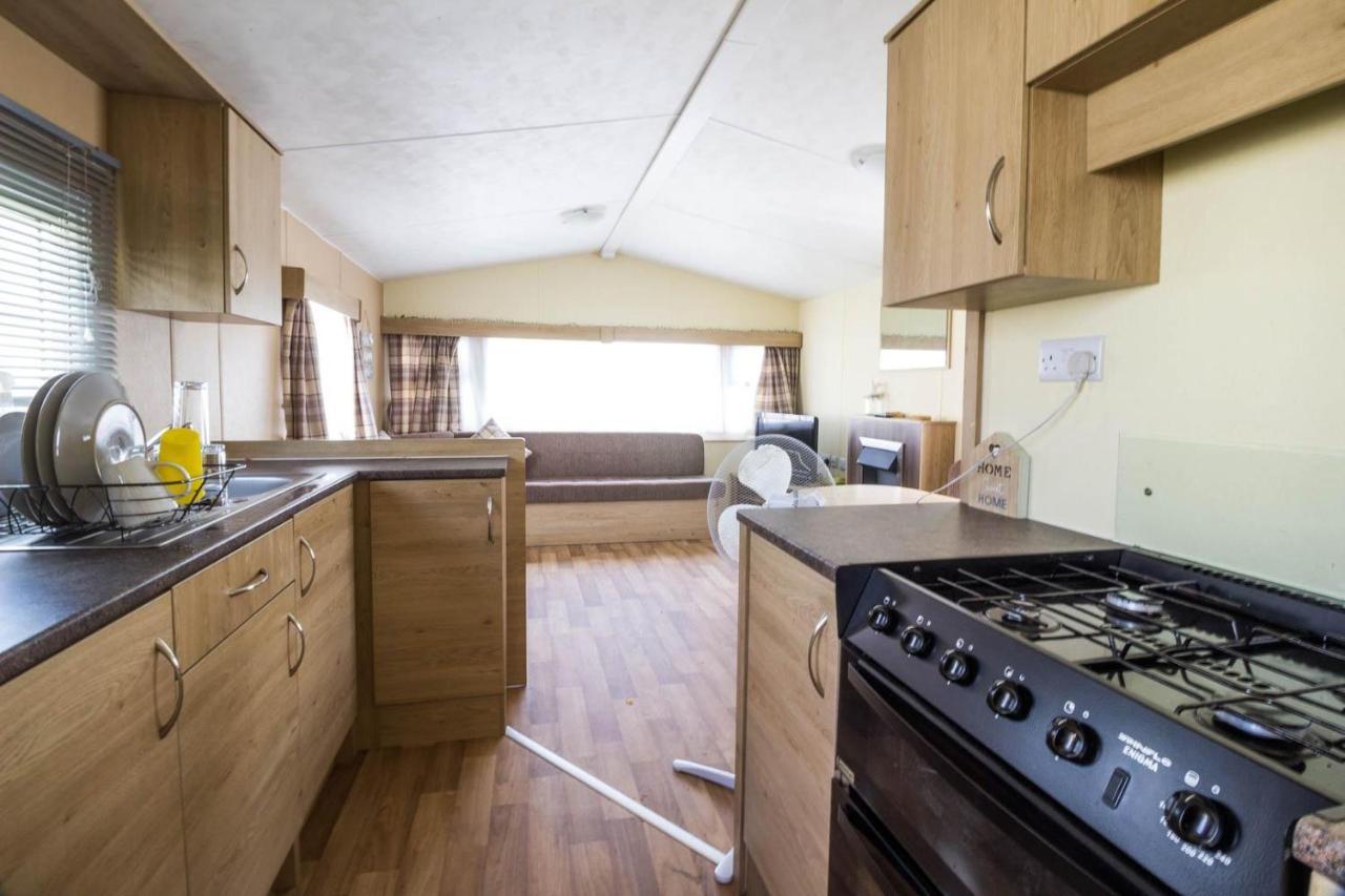 Superb 8 Berth Caravan Near Walton-On-The-Naze In Essex Ref 17175 Esterno foto