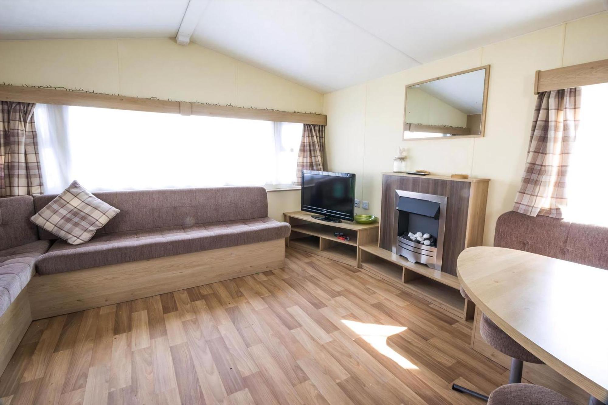 Superb 8 Berth Caravan Near Walton-On-The-Naze In Essex Ref 17175 Esterno foto