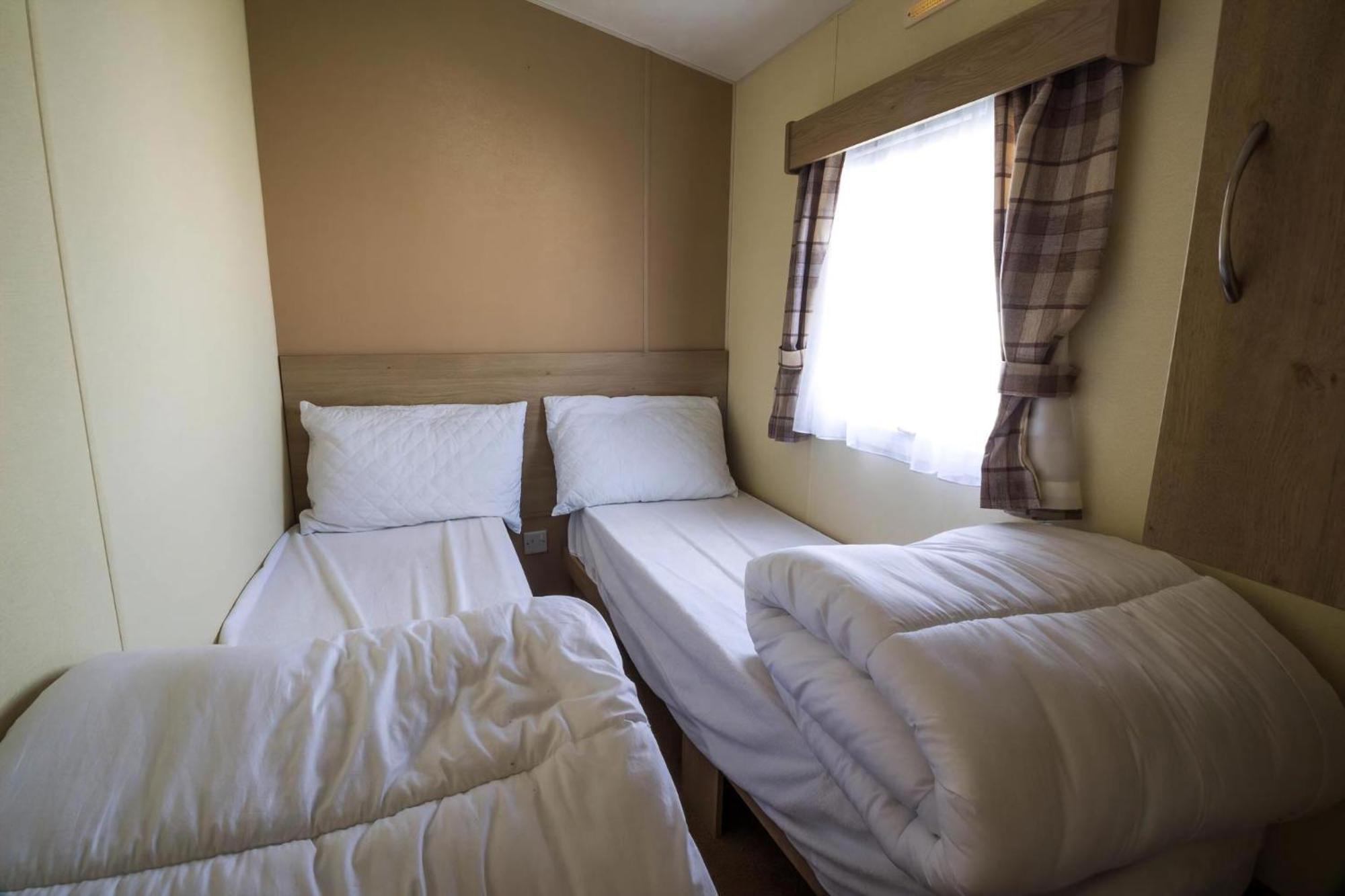 Superb 8 Berth Caravan Near Walton-On-The-Naze In Essex Ref 17175 Esterno foto