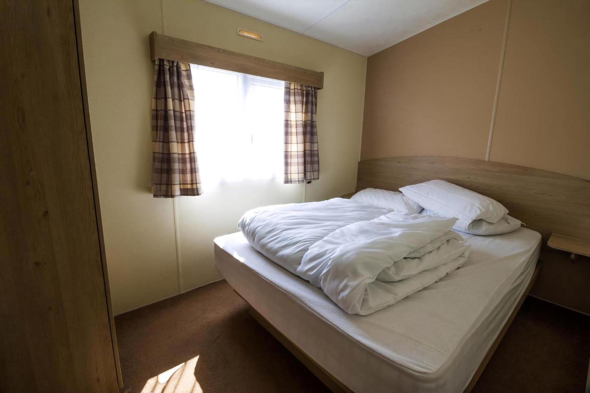 Superb 8 Berth Caravan Near Walton-On-The-Naze In Essex Ref 17175 Esterno foto