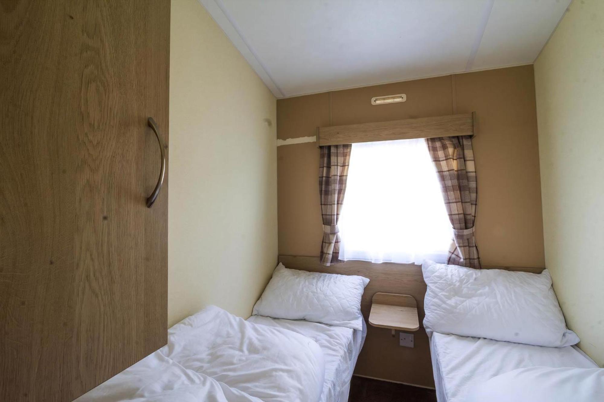 Superb 8 Berth Caravan Near Walton-On-The-Naze In Essex Ref 17175 Esterno foto